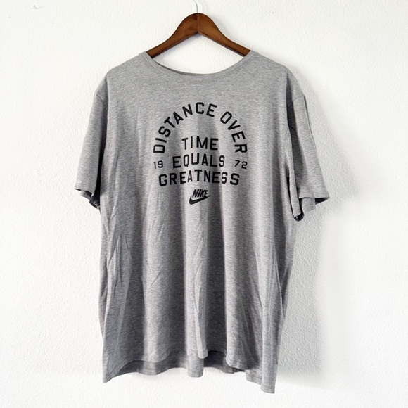 Nike Athletic Cut Retro Tee Short Sleeve Gray Men's XXL Distance Swoosh Tee - Picture 1 of 7